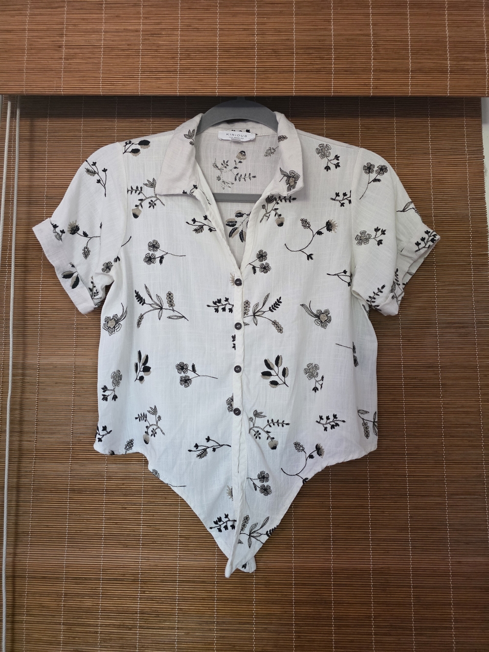 White Short-Sleeve Floral Button-Front Tie Hem Shirt